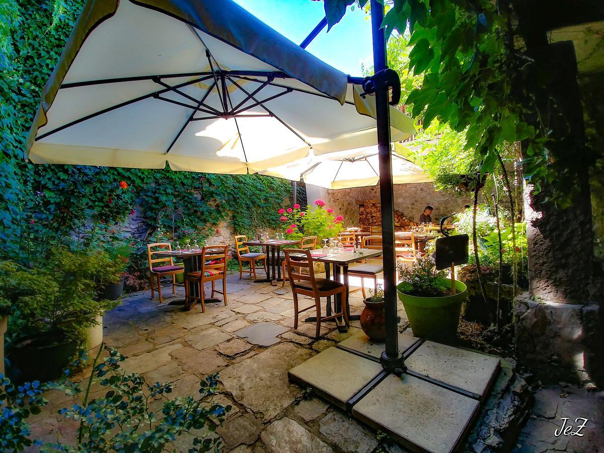 Hotel Les Tables De La Fontaine Florac Exterior foto
